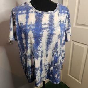 Sonoma Blue and White Tie-Dye Everyday Tee The Everyday Tee Size Large Short